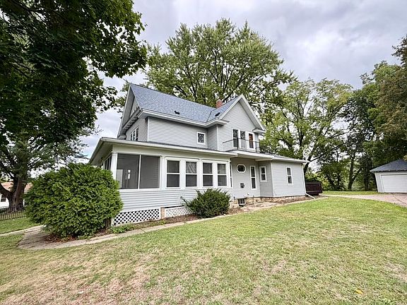 4th image of 817 Central Ave