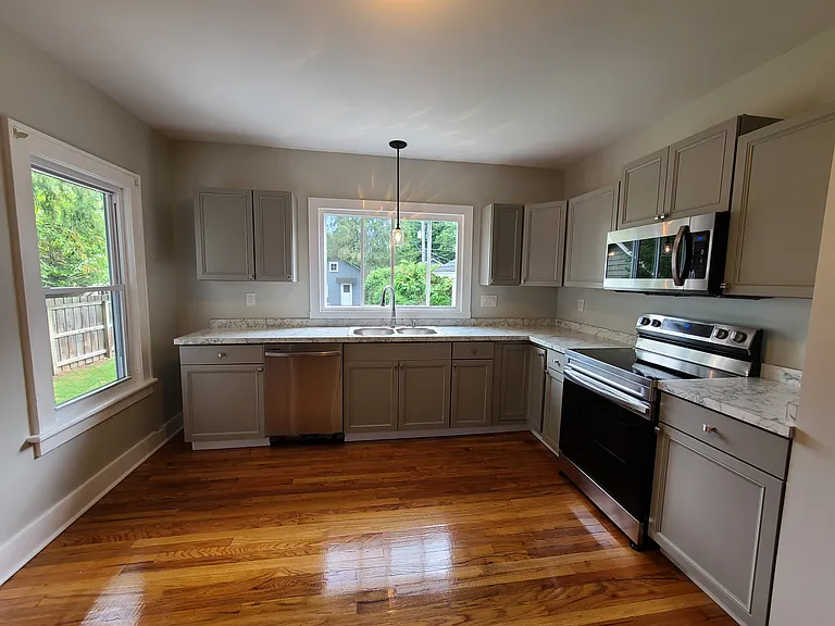 1114 N Madison St — Photo 11