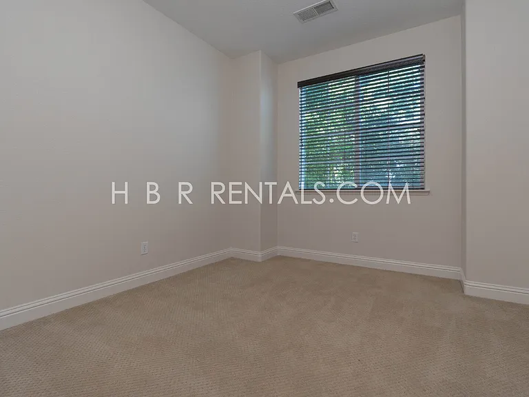 237 E Legacy Dr — Photo 31