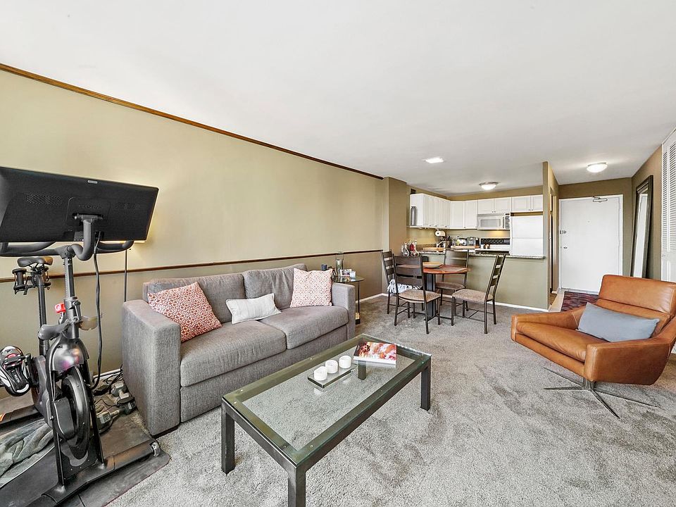 1st image of 557 W Cornelia Ave #1408