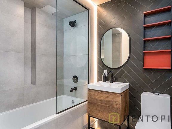 3rd image of 822 Lexington Ave #327