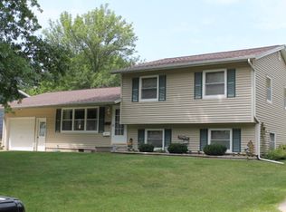 520 Beverly Hills St, Waterloo, IA 50701