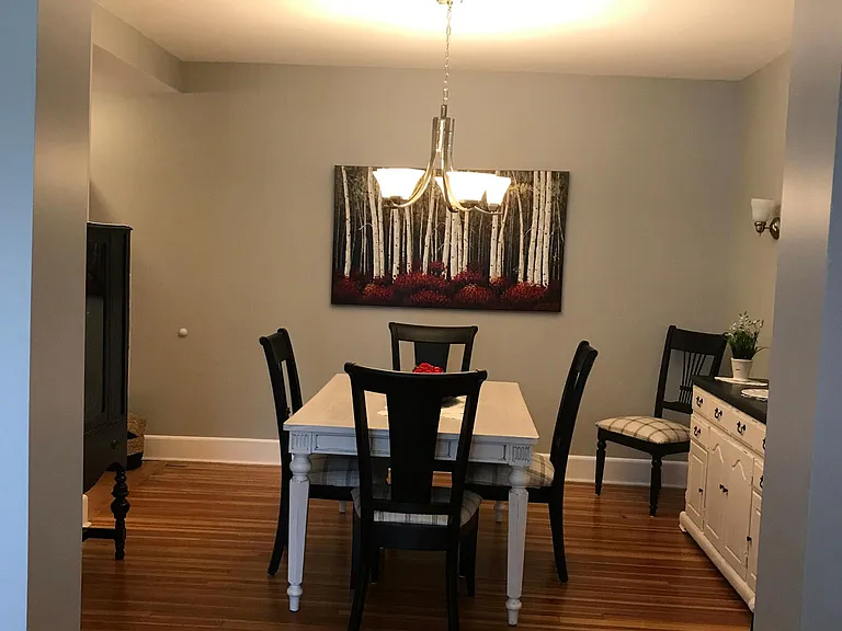 Dining room with 6 chairs
