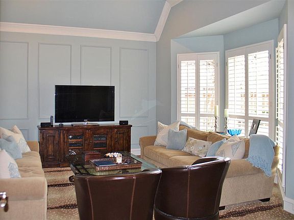3rd image of 903 Cypress Ct