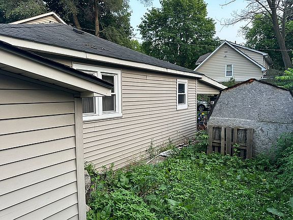 3rd image of 231 E Brooks St
