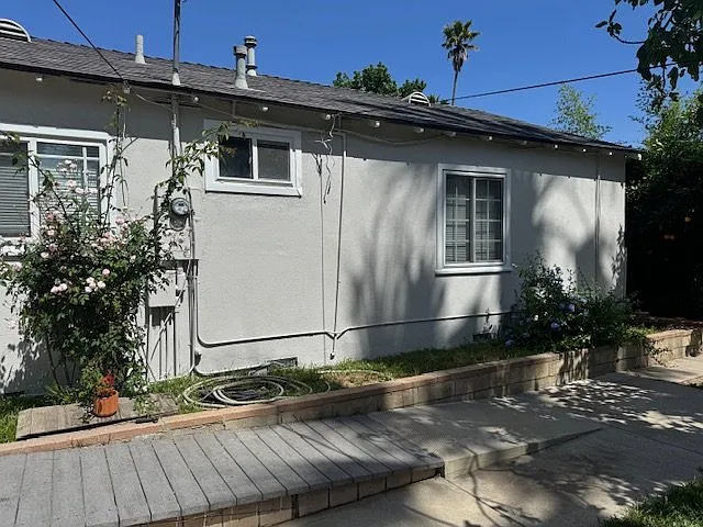 Beautiful Quiet Encino Park Home — Photo 4