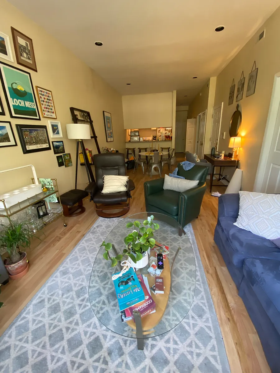 Building Photo - 1707 W Roscoe St #3