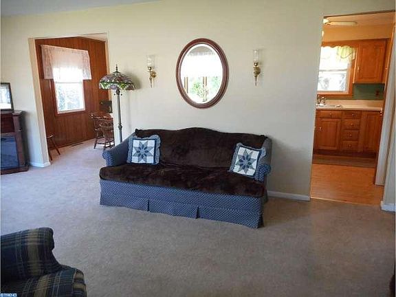 5th image of 8 Sycamore Dr