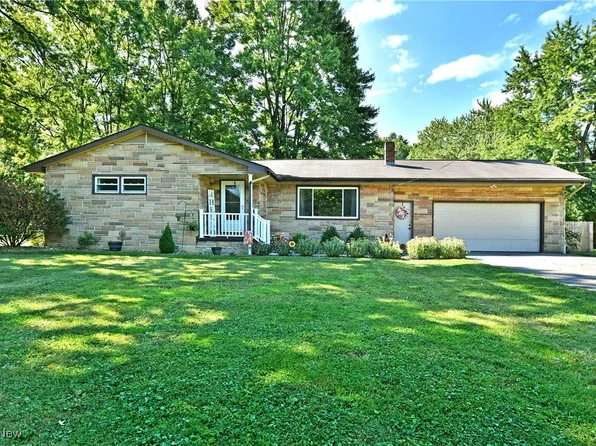 5030 Pin Oak Dr, Vienna, OH 44473