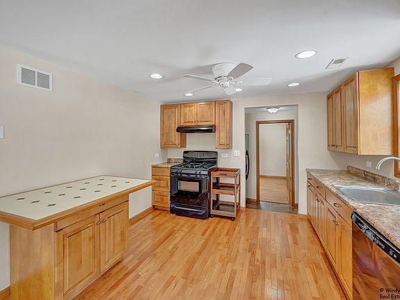 3rd image of 521 Spring Ave