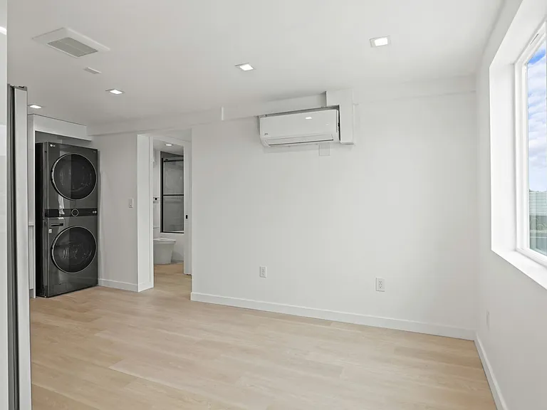 2561 S Westgate Ave #30-11 — Photo 8