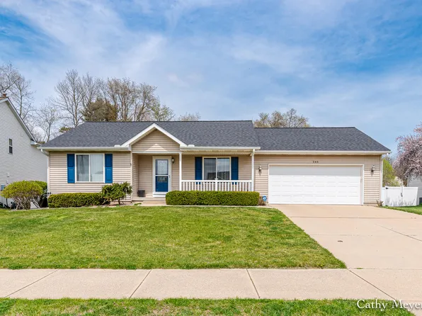 546 Sunset Hills Dr, Middleville, MI 49333