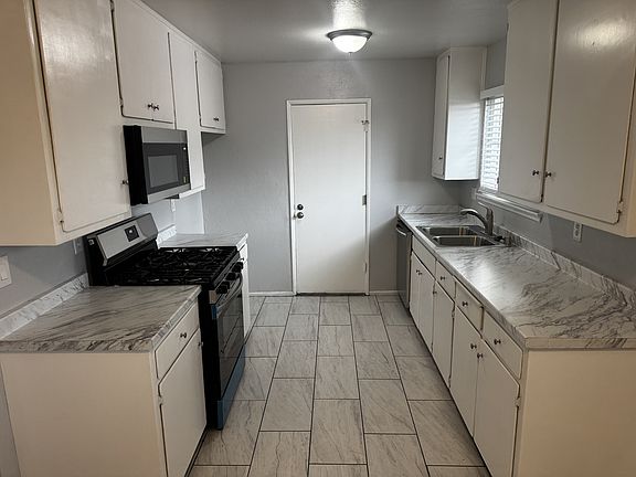 4th image of 18938 Live Oak St