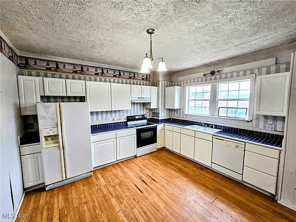 5th image of 601 Clinton St