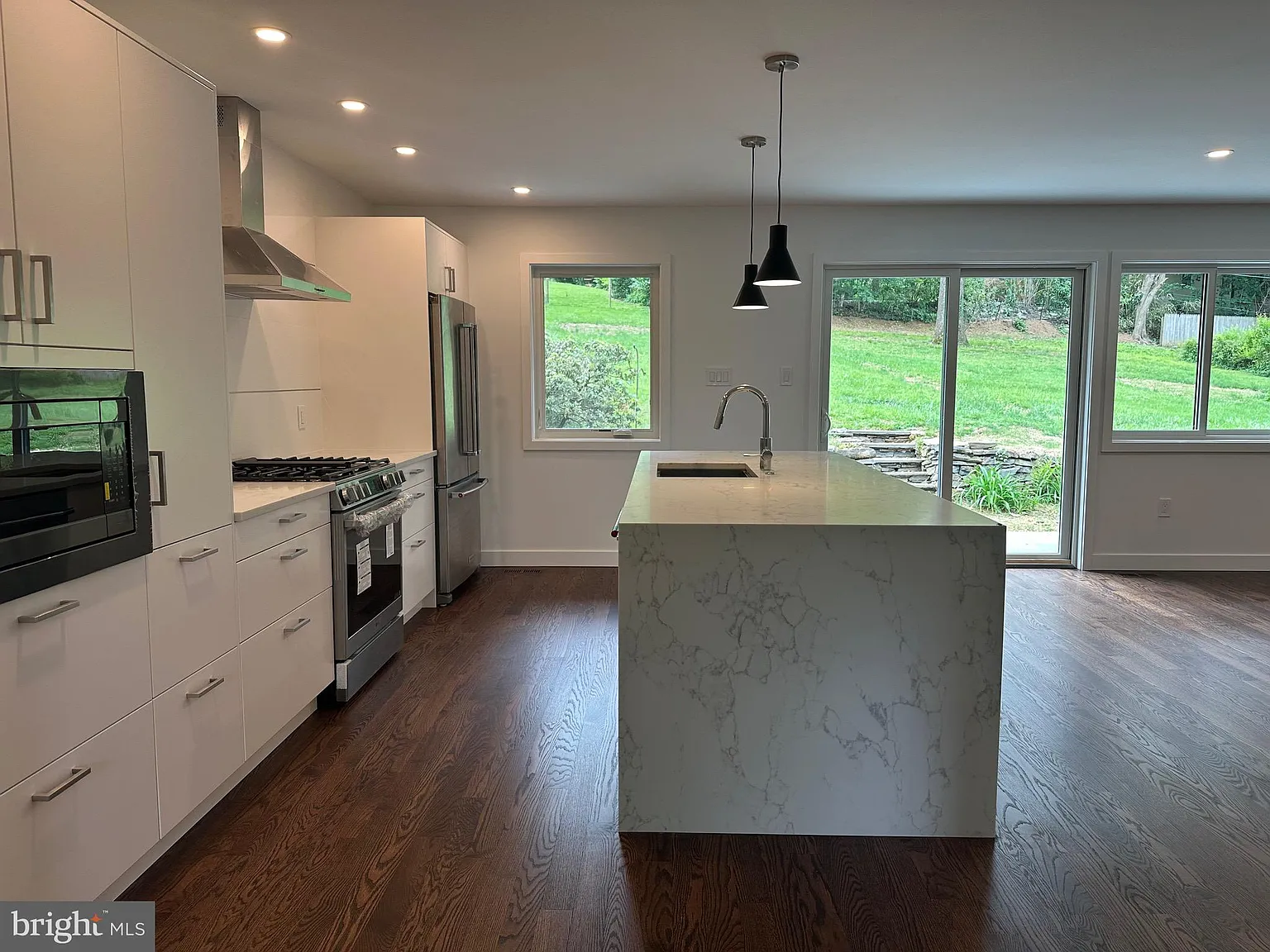 5 bed, 3.5 bath, 3100 sqft, $10,900 — Photo 4