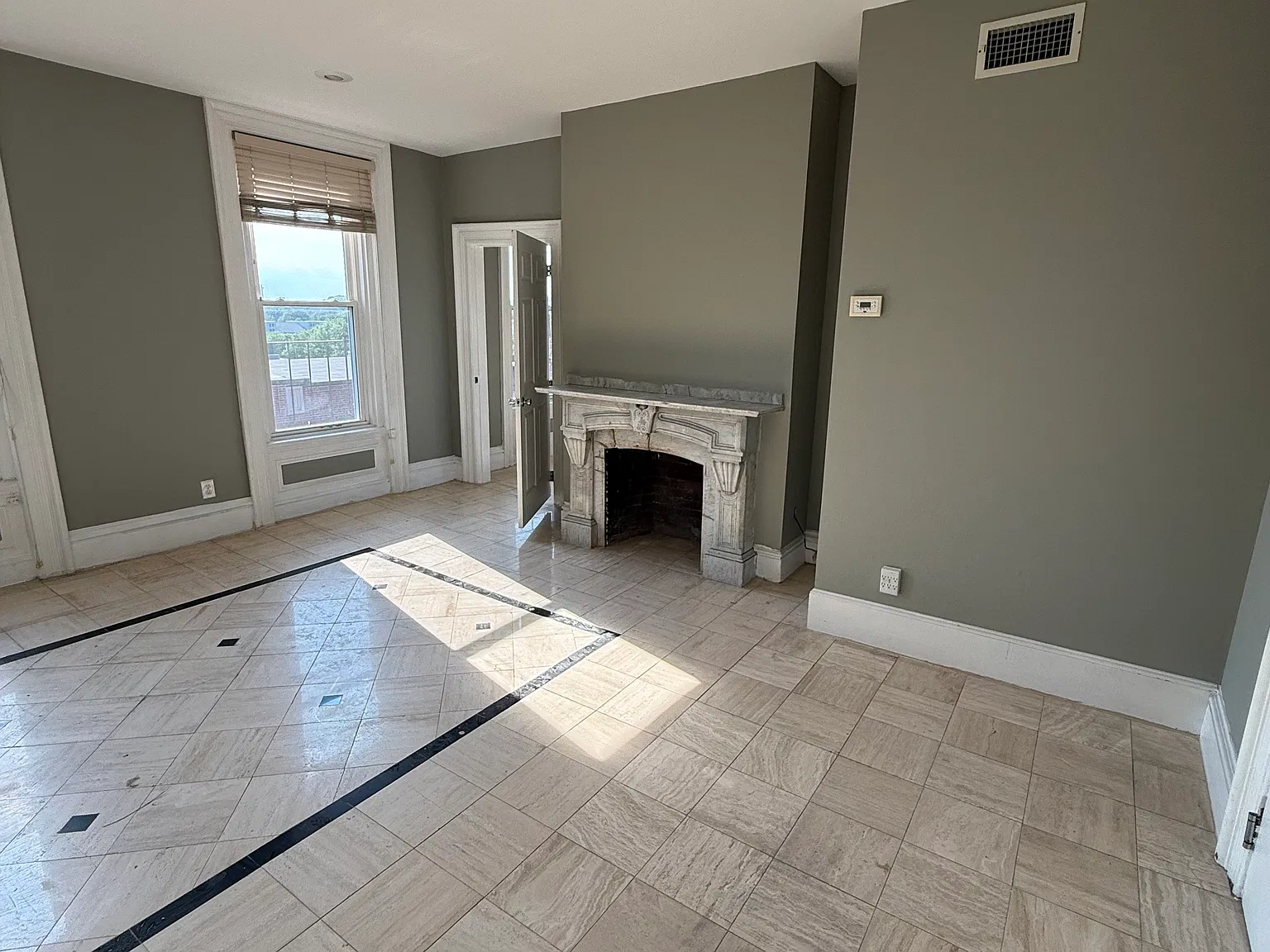 1 bed, 1000 sqft, $2,150 — Photo 1