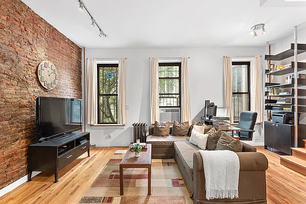 Sold by Compass | media 2