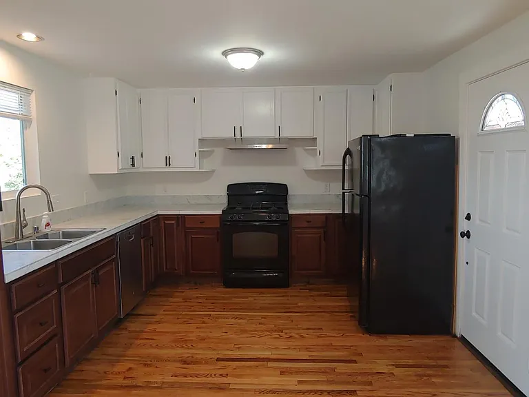 1401 Lang St — Photo 3