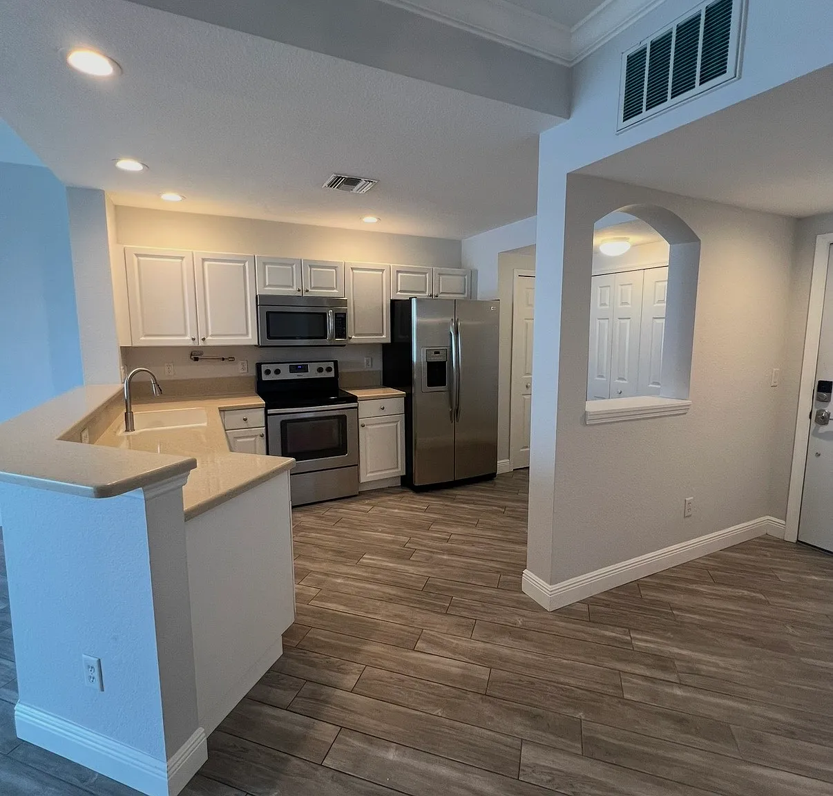 4240 Liron Ave — Photo 2