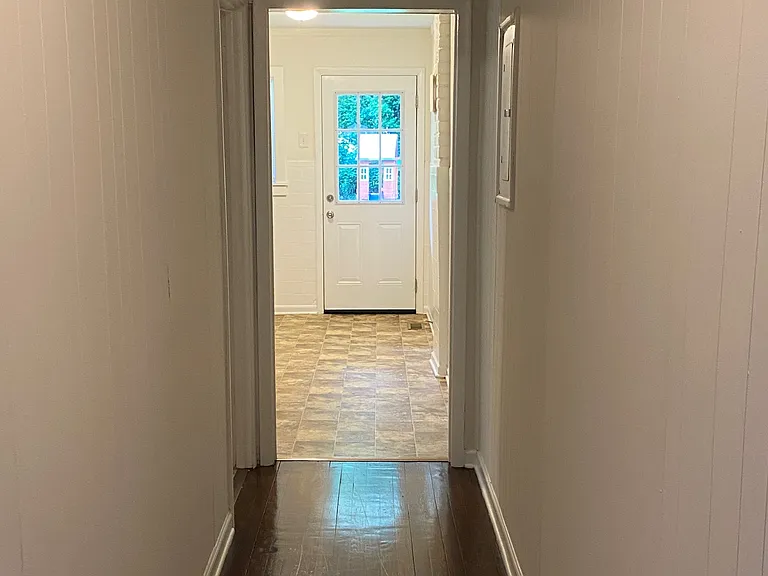 Hallway to the kitchen