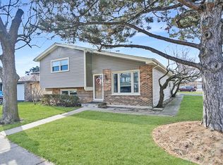 535 Canyon Trl, Carol Stream, IL 60188