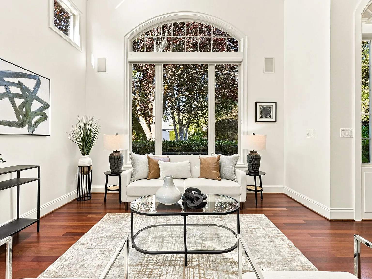 6 bed, 3375 sqft, $8,800 — Photo 4