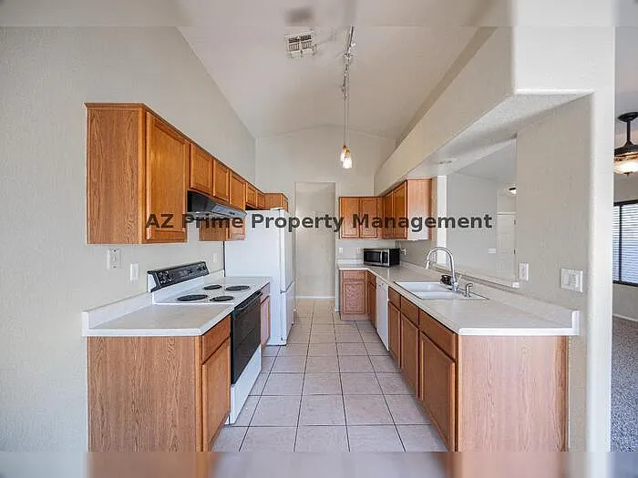 1654 W Geronimo St — Photo 10
