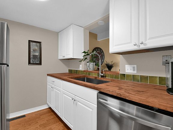3rd image of 162 Brandywine Dr APT H