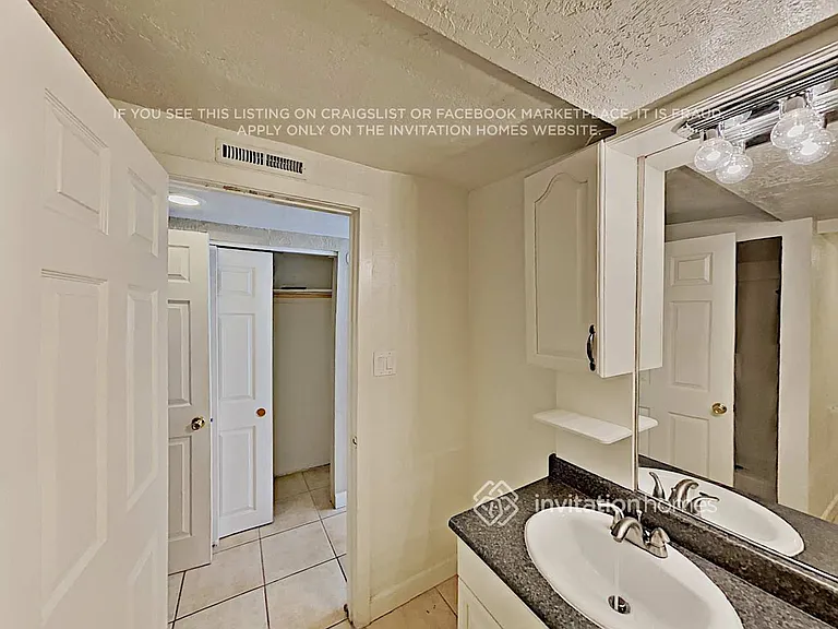 2747 N Greenfield Rd — Photo 9