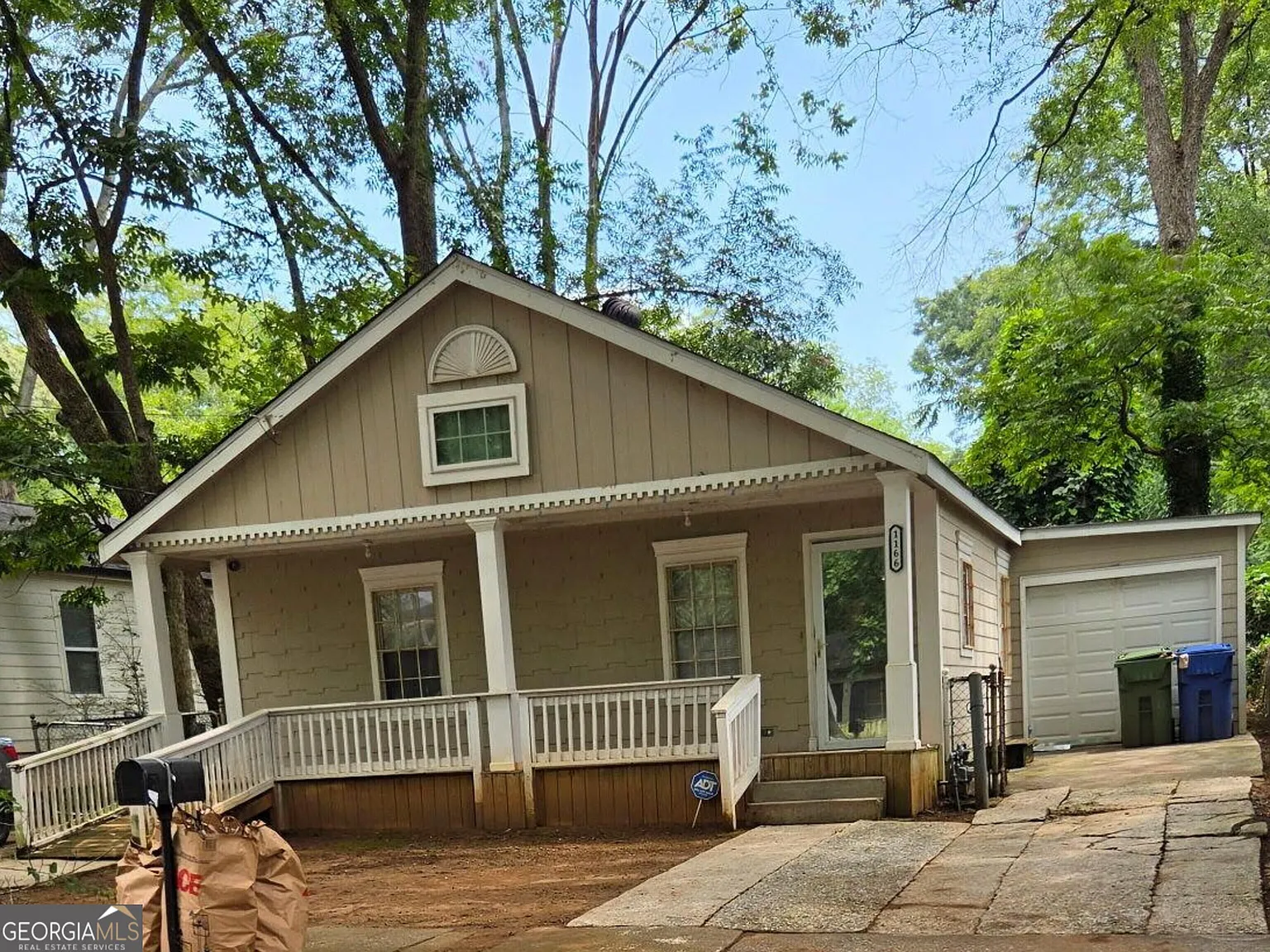 3 bed, 2.5 bath, 1144 sqft, $2,100 — Photo 3