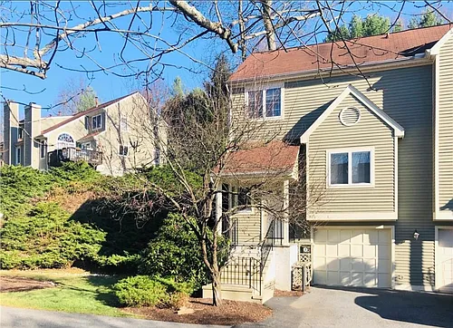 301 Kensington Way Photo 1