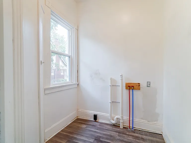 1768 Williams Ave — Photo 18