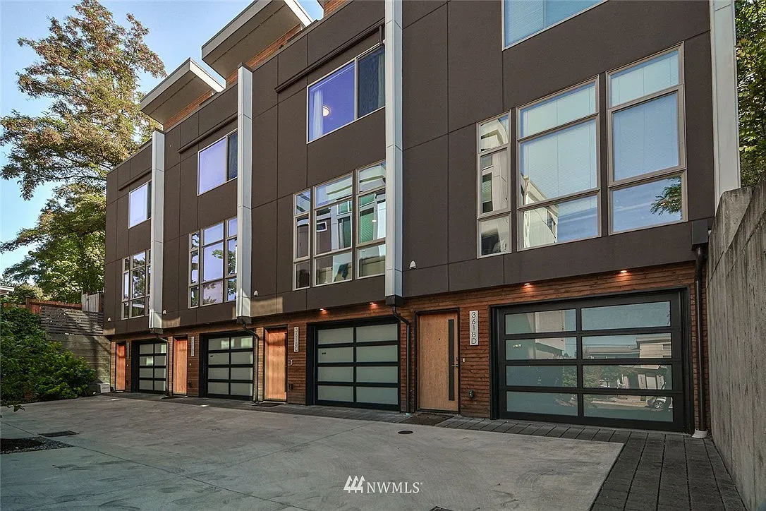 3 bed, 2.5 bath, 1420 sqft, $3,300 — Photo 1