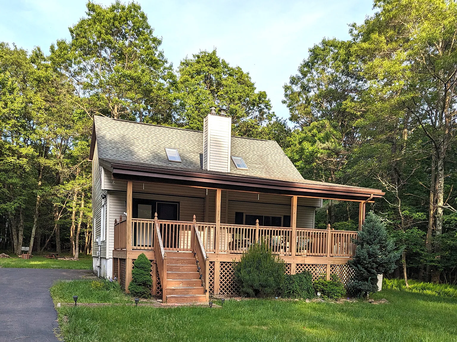 3 bed, 1425 sqft, $2,300 — Photo 1