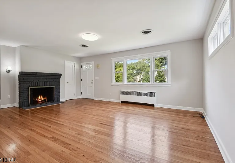 990 Washington Ave — Photo 6