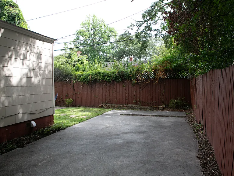 Greenwood St — Photo 34