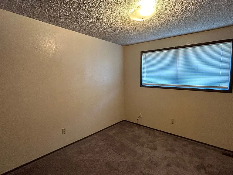 105-107 McGuire Ln — Photo 8