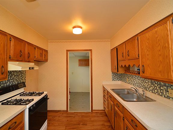 3rd image of 3755 Terry Ln