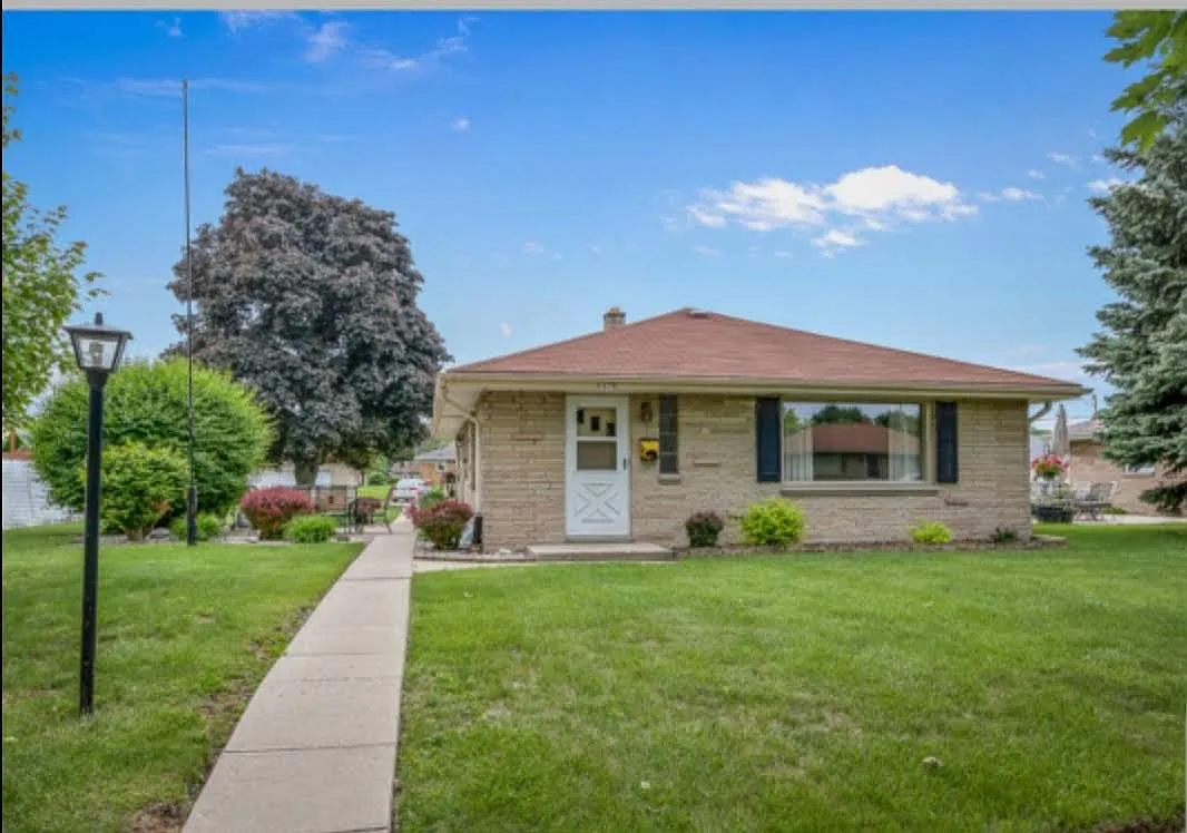 3 bed, 1832 sqft, $1,200 — Photo 1