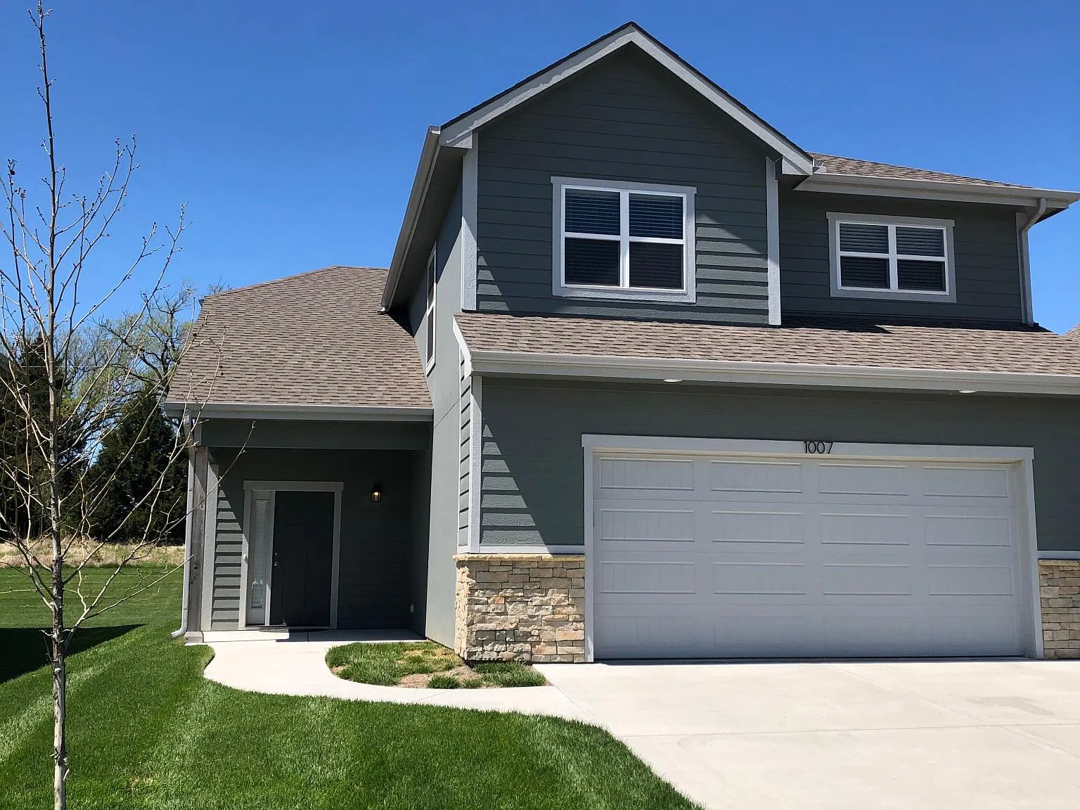 3 bed, 2167 sqft, $2,500 — Photo 3