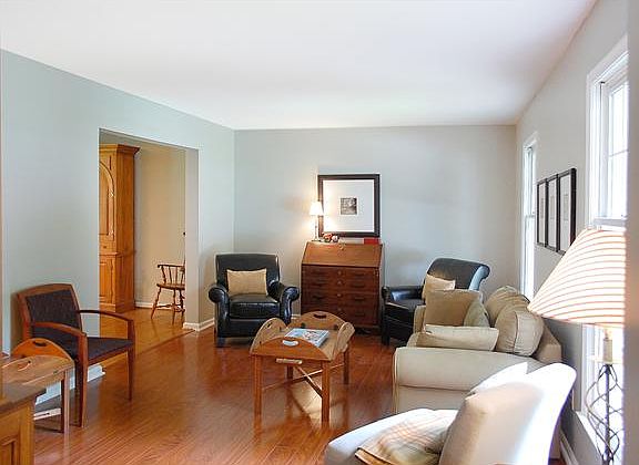 3rd image of 25 Woodward Dr