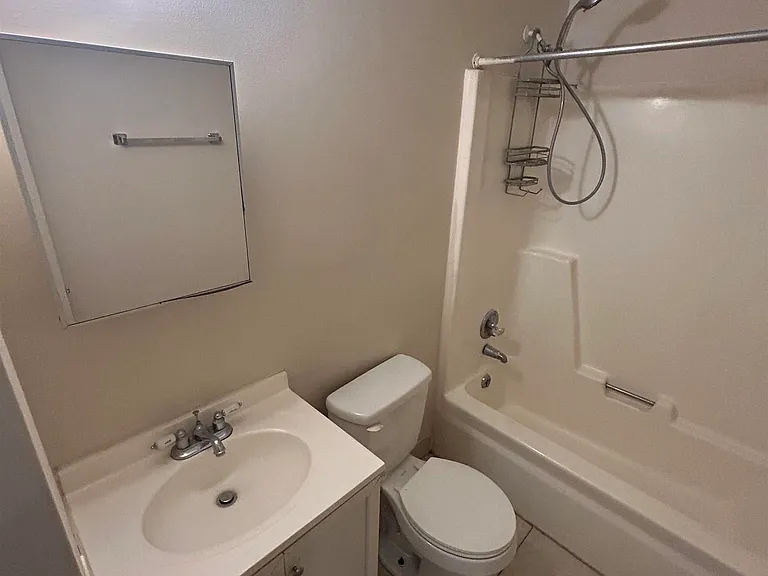 124 Michael Ave #B — Photo 7