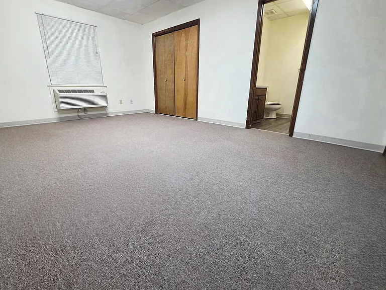 Colonial Lodge Apartments — Photo 29