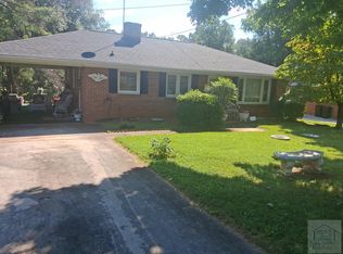 1409 Roundabout Rd, Martinsville, VA 24112