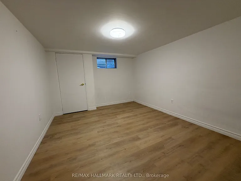 12 Wardencourt Dr #LOWER — Photo 23