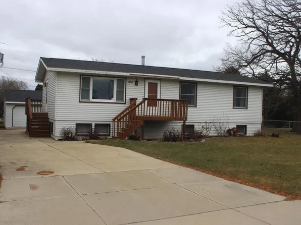 108 S St SW, Dodge Center, MN 55927