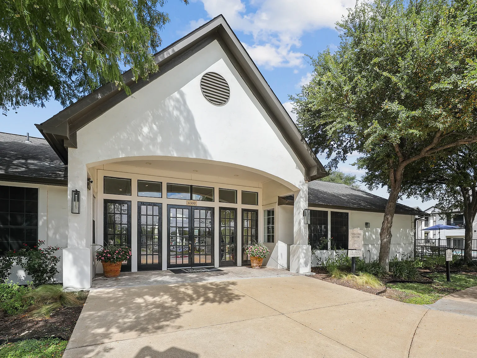SoCo Apartments — Photo 2