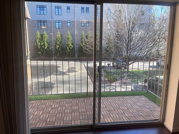 5th image of 1323 Queens Rd Unit 202