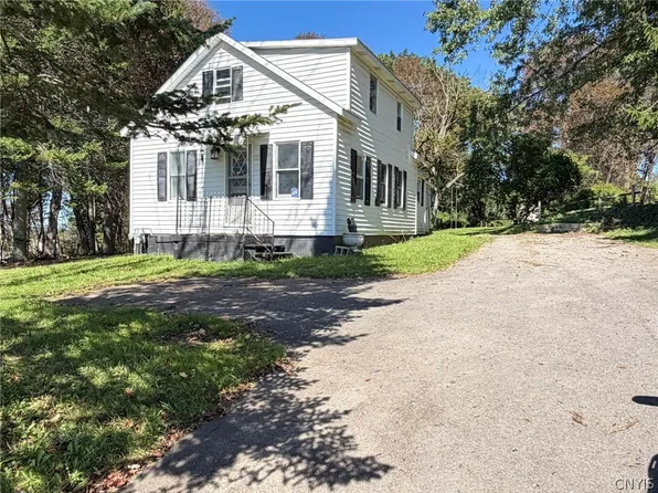 9481 Sessions Rd, Sauquoit, NY 13456