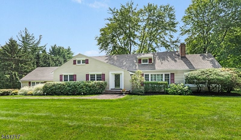 1st image of 6 Stark Dr